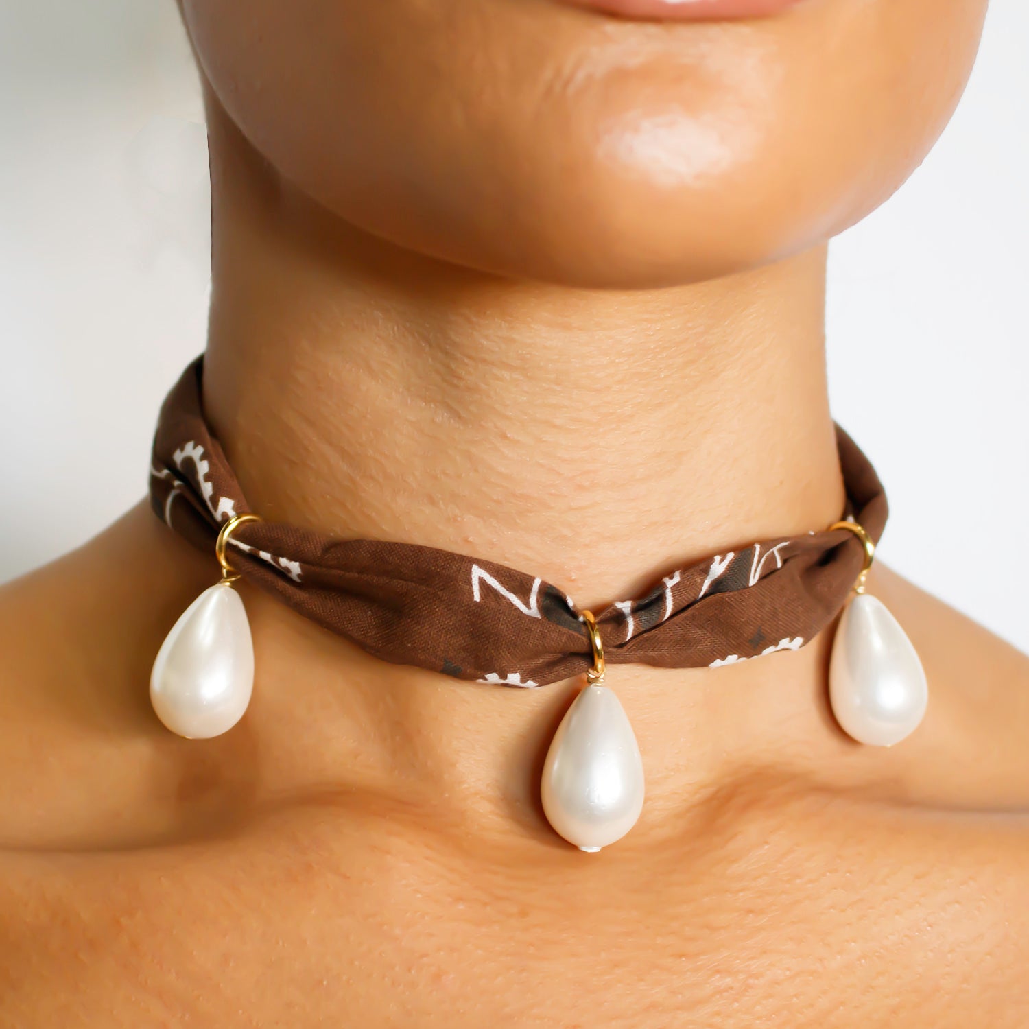 Lulu Pearl Bandana Choker